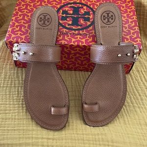 Elina Flat Sandal- Tory Burch